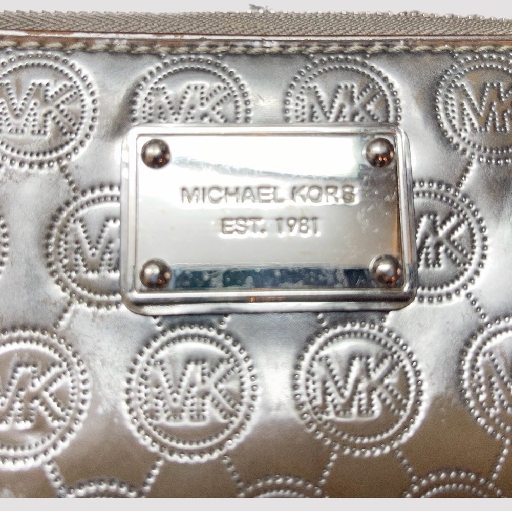 Michael Kors Silver Wallet - Picture 5 of 9